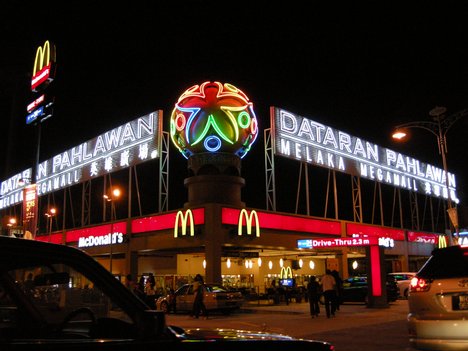 Dataran Pahlawan Melaka Megamall